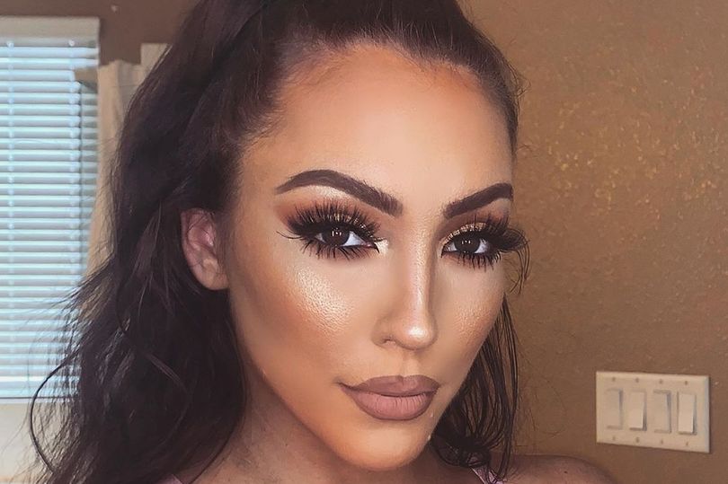 Une fan de Kim Kardashian, 28 ans, passe des heures à se transformer en idole